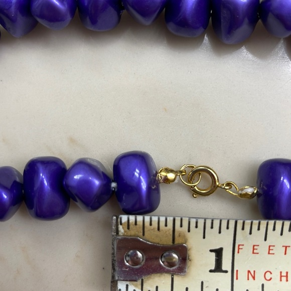 Women’s Chunky Beaded Necklace - Picture 5 of 7